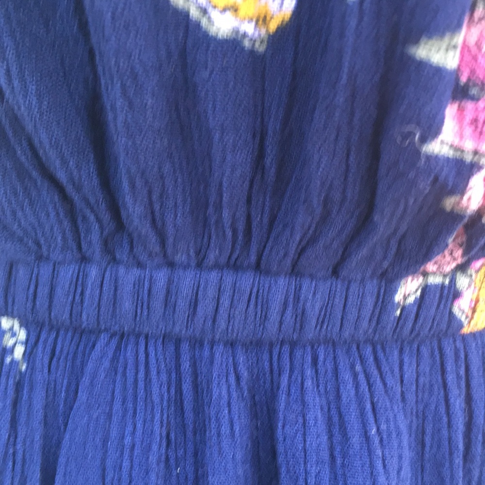🌸Host Pick🌸Cold shoulder floral Navy Dress - Picture 6 of 8